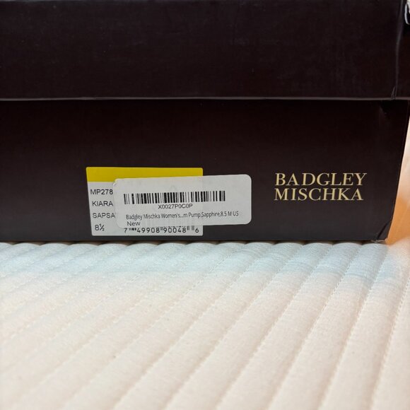 Badgley Mischka Kiara peep-toe platform pumps - Picture 4 of 4